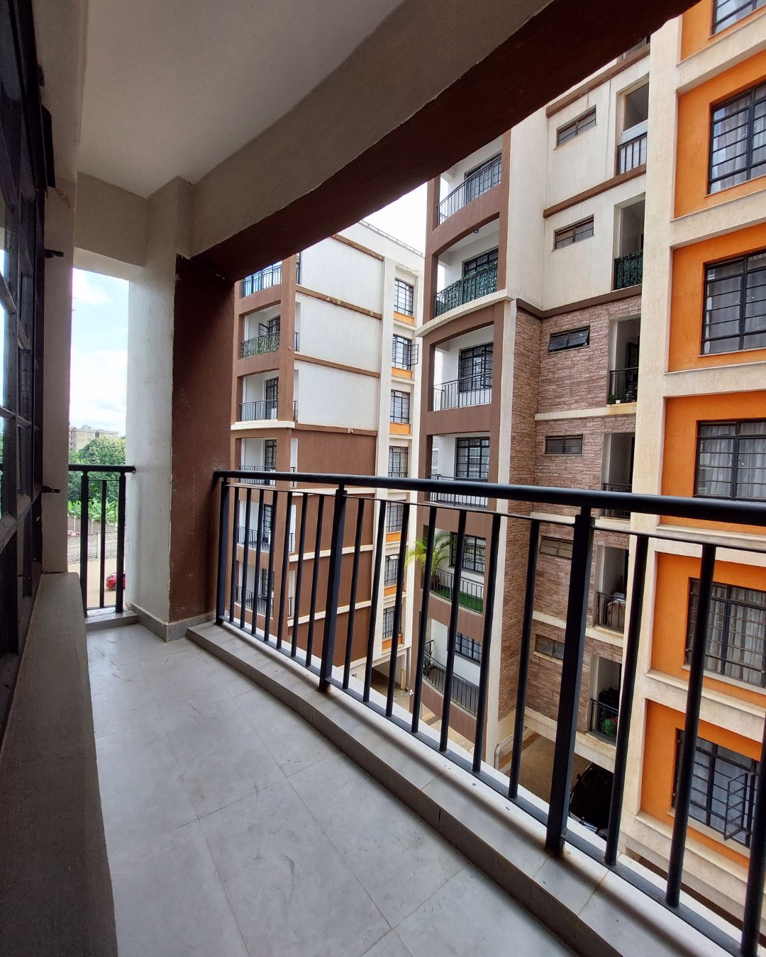 Very Spacious 3 Bedroom Apartment for Rent – Nalani Homes, Ruaka | Ksh 65,000. Watch free videos & virtual tours of the house here. Reemio