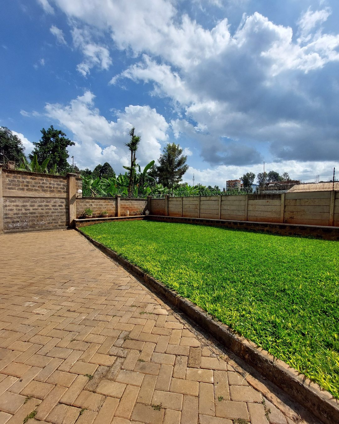 Very Spacious 3 Bedroom Apartment for Rent – Nalani Homes, Ruaka | Ksh 65,000. Watch free videos & virtual tours of the house here. Reemio