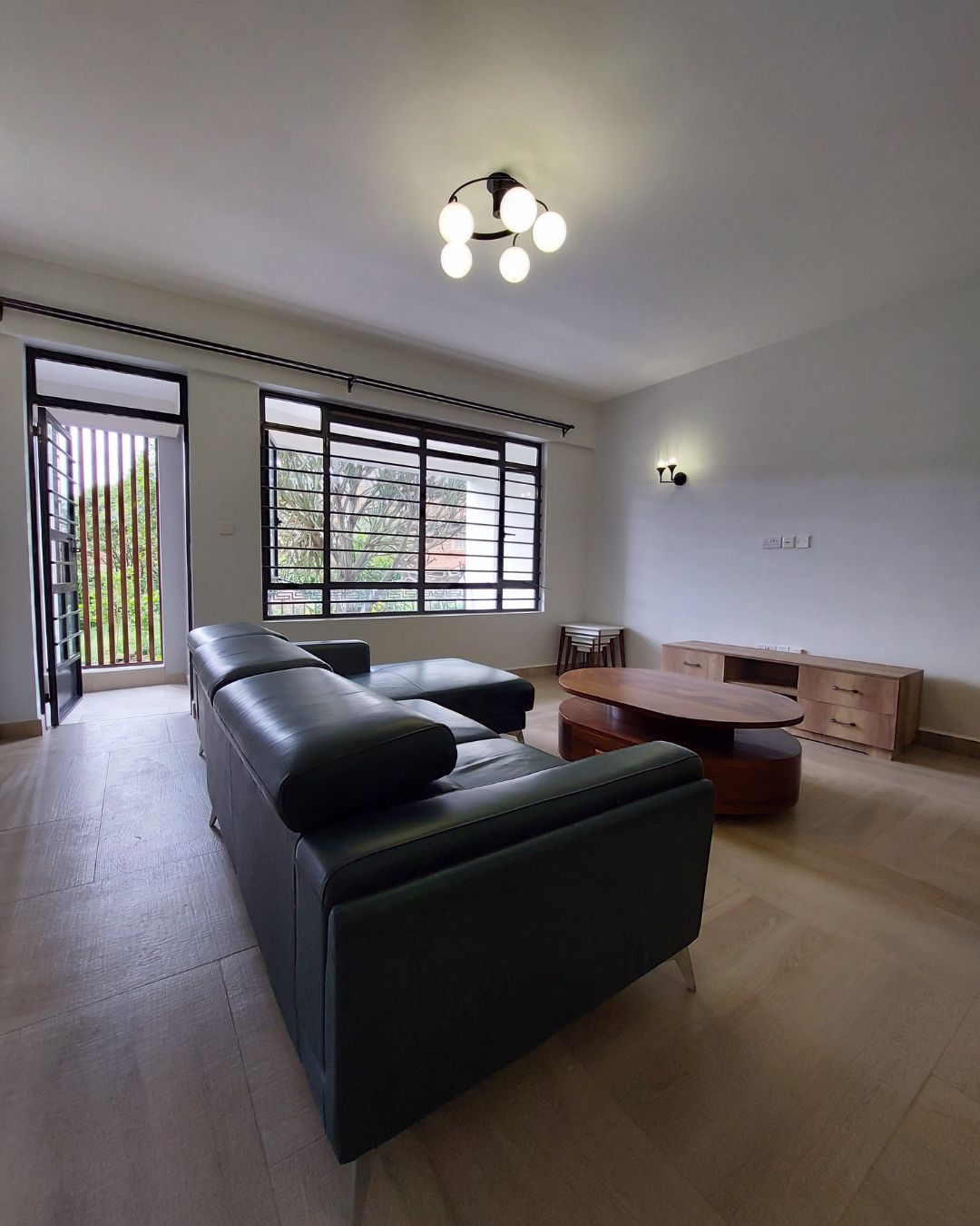 Executive 2 Bedroom Apartment for Rent – Thindigua, Kiambu Road – Ksh 80,000. Watch free videos & virtual tours of the house here. Reemio