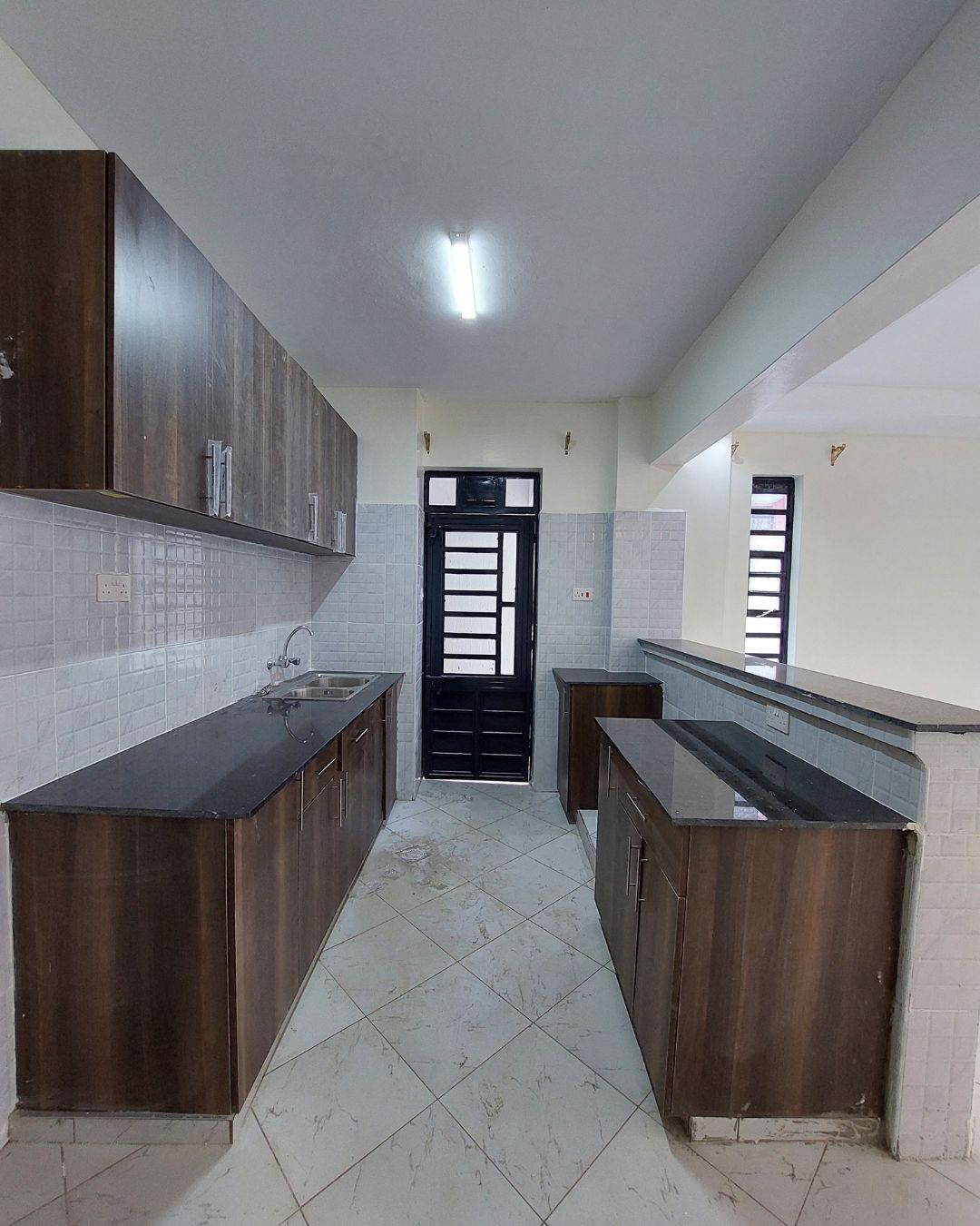 2 Bedroom Apartment For Rent in Ruiru, Gwa Kairu – Ksh 30,000. Watch free videos & virtual tours of the house here.