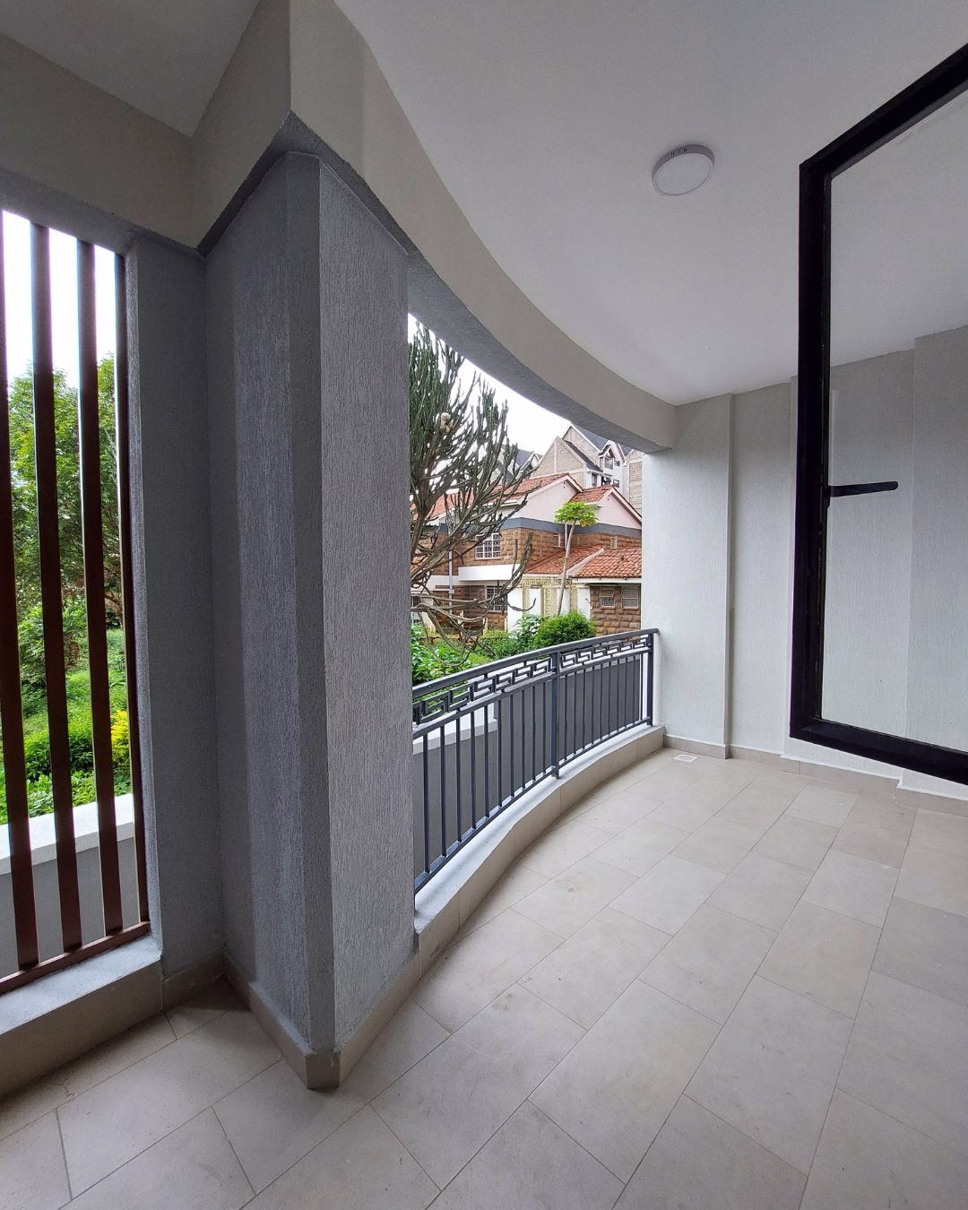 Executive 2 Bedroom Apartment for Rent – Thindigua, Kiambu Road – Ksh 80,000. Watch free videos & virtual tours of the house here. Reemio