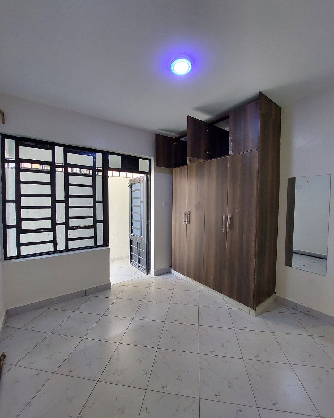 2 Bedroom Apartment For Rent in Ruiru, Gwa Kairu – Ksh 30,000. Watch free videos & virtual tours of the house here.