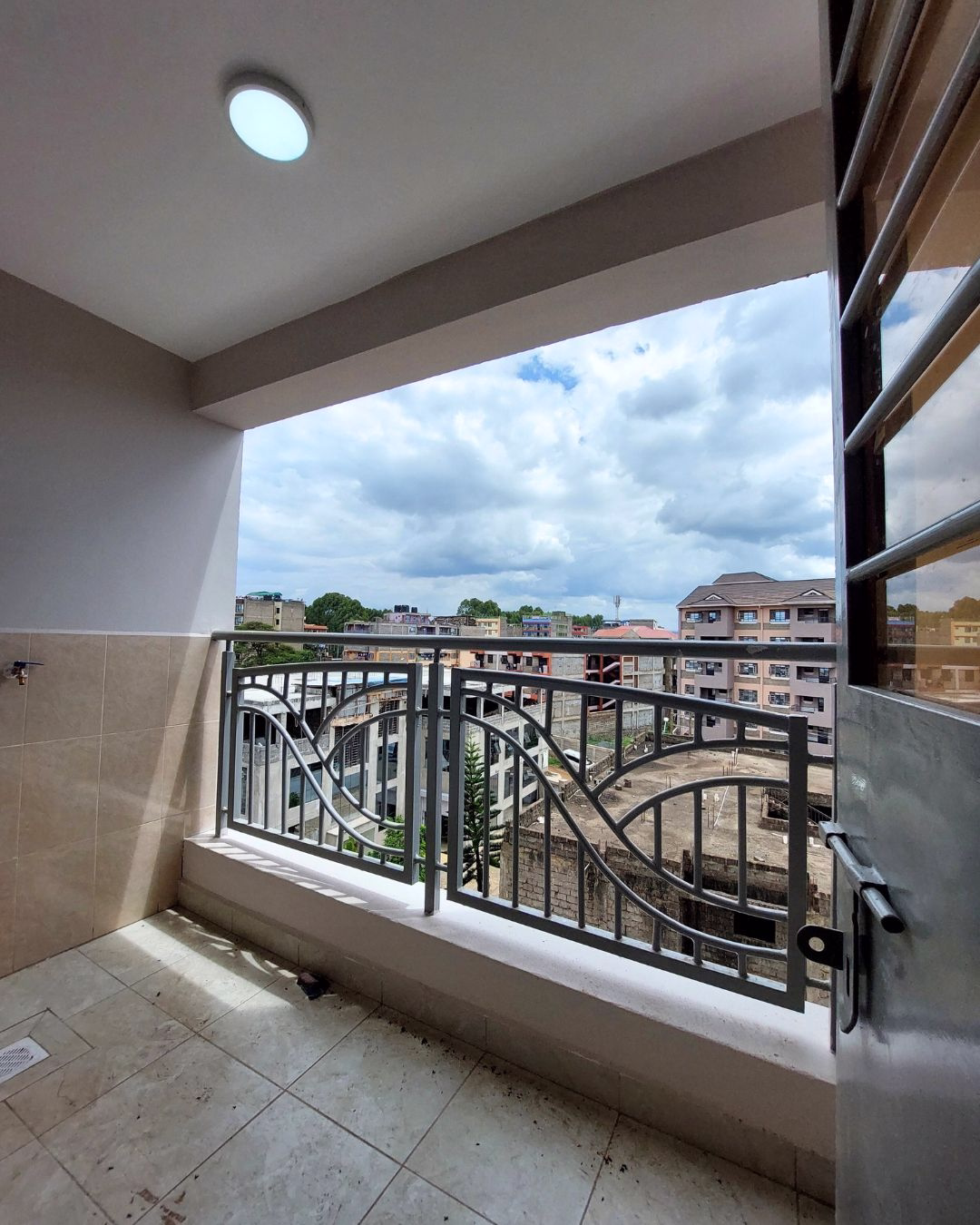 1 Bedroom Apartment for Rent at Charred Oak OJ Membley – Ksh 24,000. Watch free videos & virtual tours of the house here. Reemio
