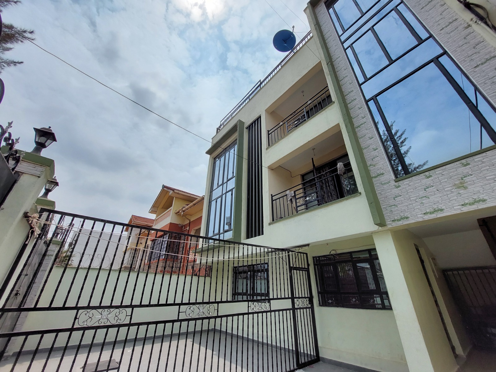 3 bedroom apartment for rent in komarock kayole spine road