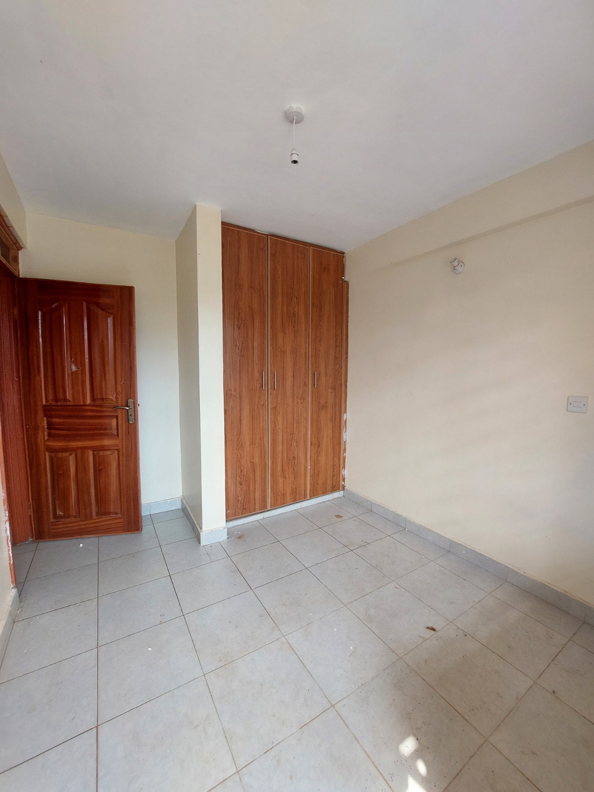 1 Bedroom Apartment for Rent – Clay City, (Near PCEA Joy Valley). Rent 18,000 per month. Watch virtual tour and video tour for free, here