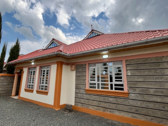 3 Bedroom Ensuite Bungalow Near Junction, Kimbo Matangi